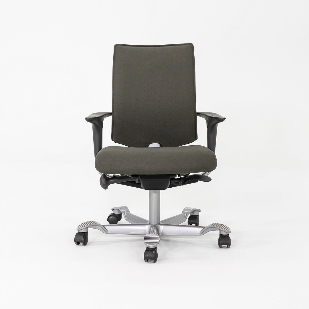 H05 Desk Chair