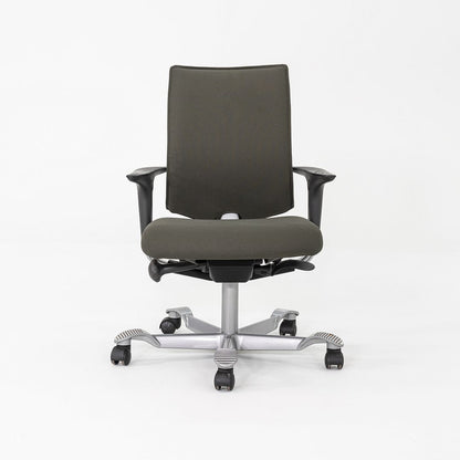H05 Desk Chair