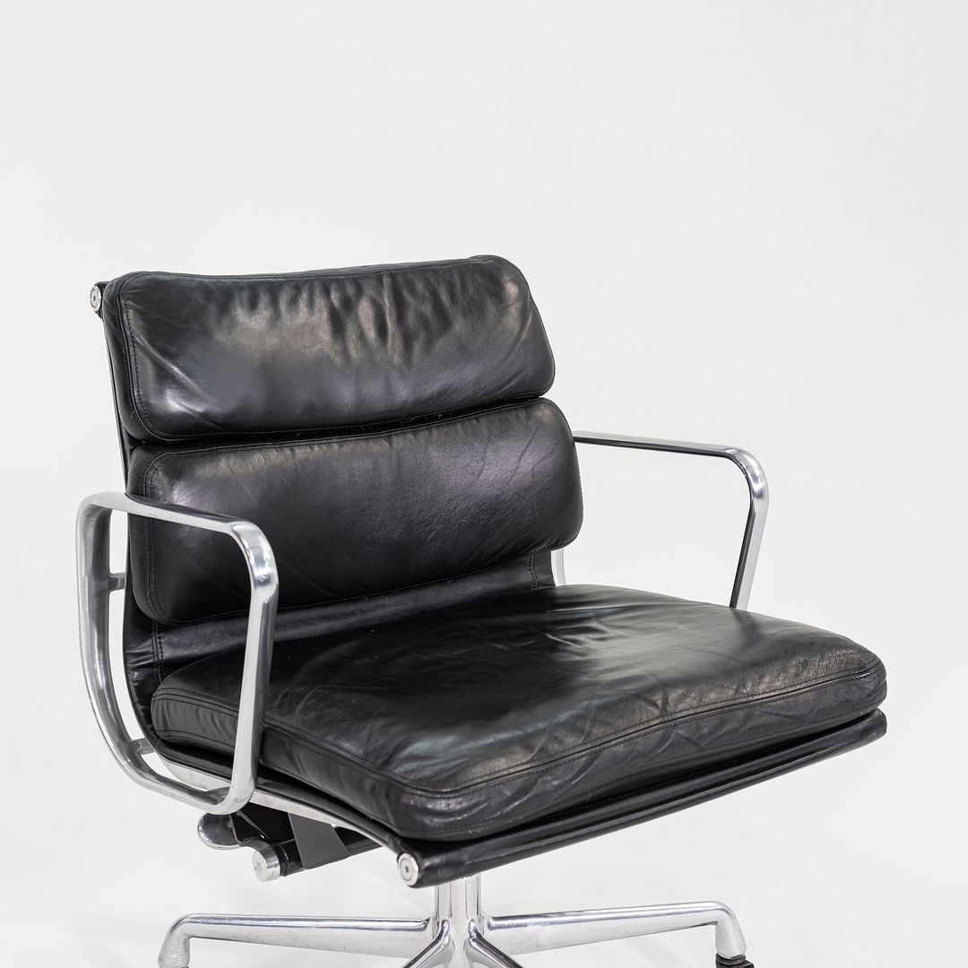 Soft Pad Management Chair, EA435