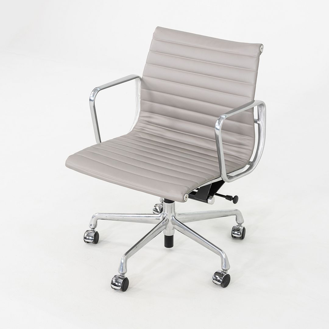 Eames Aluminum Group Management Desk Chair, Model EA335