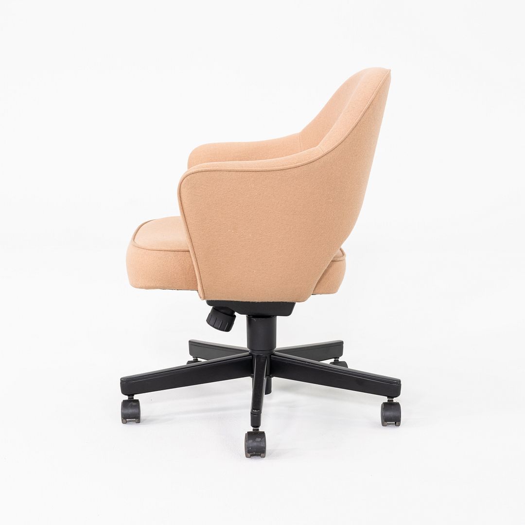 Saarinen Executive Arm Chair with Swivel Base