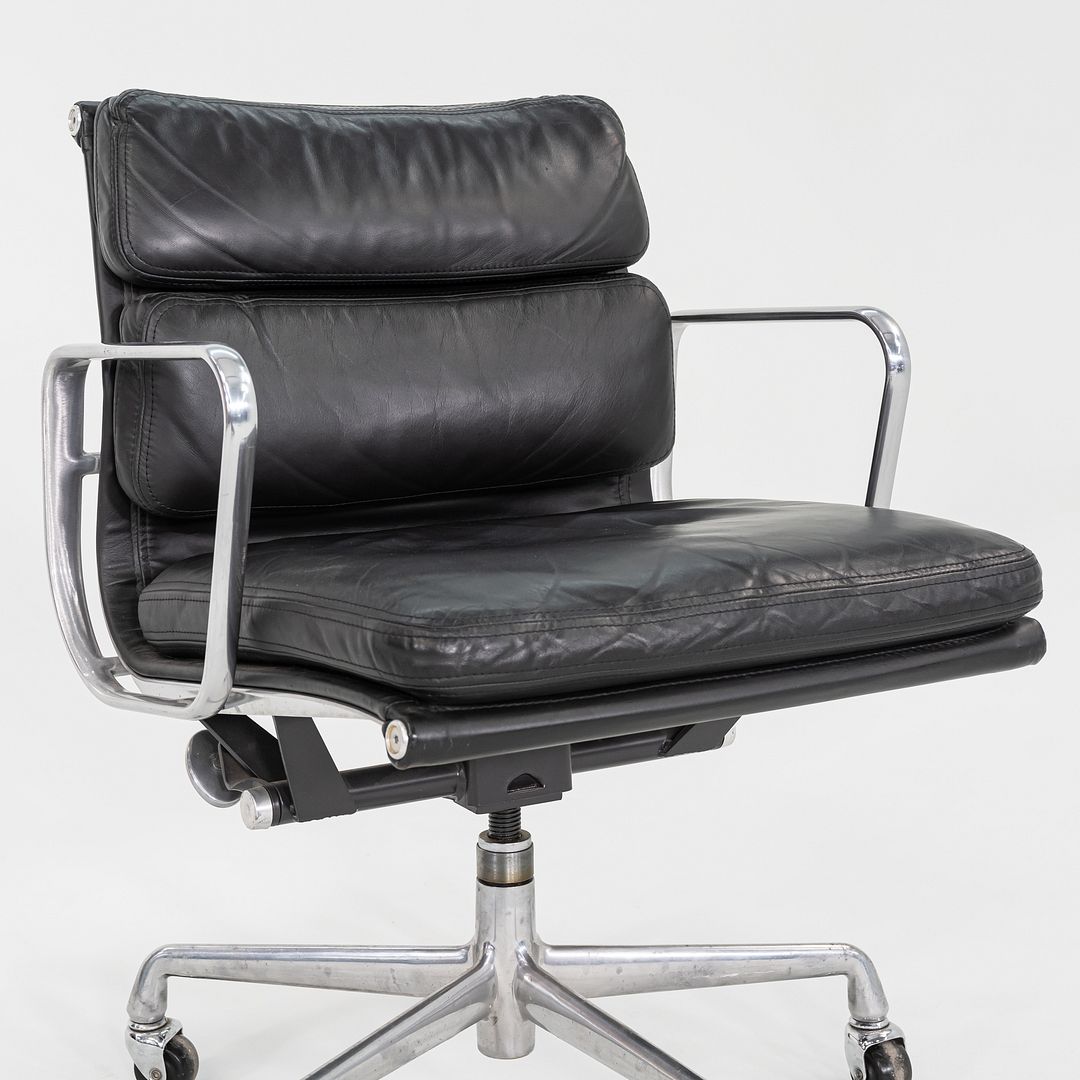Soft Pad Management Chair, EA435