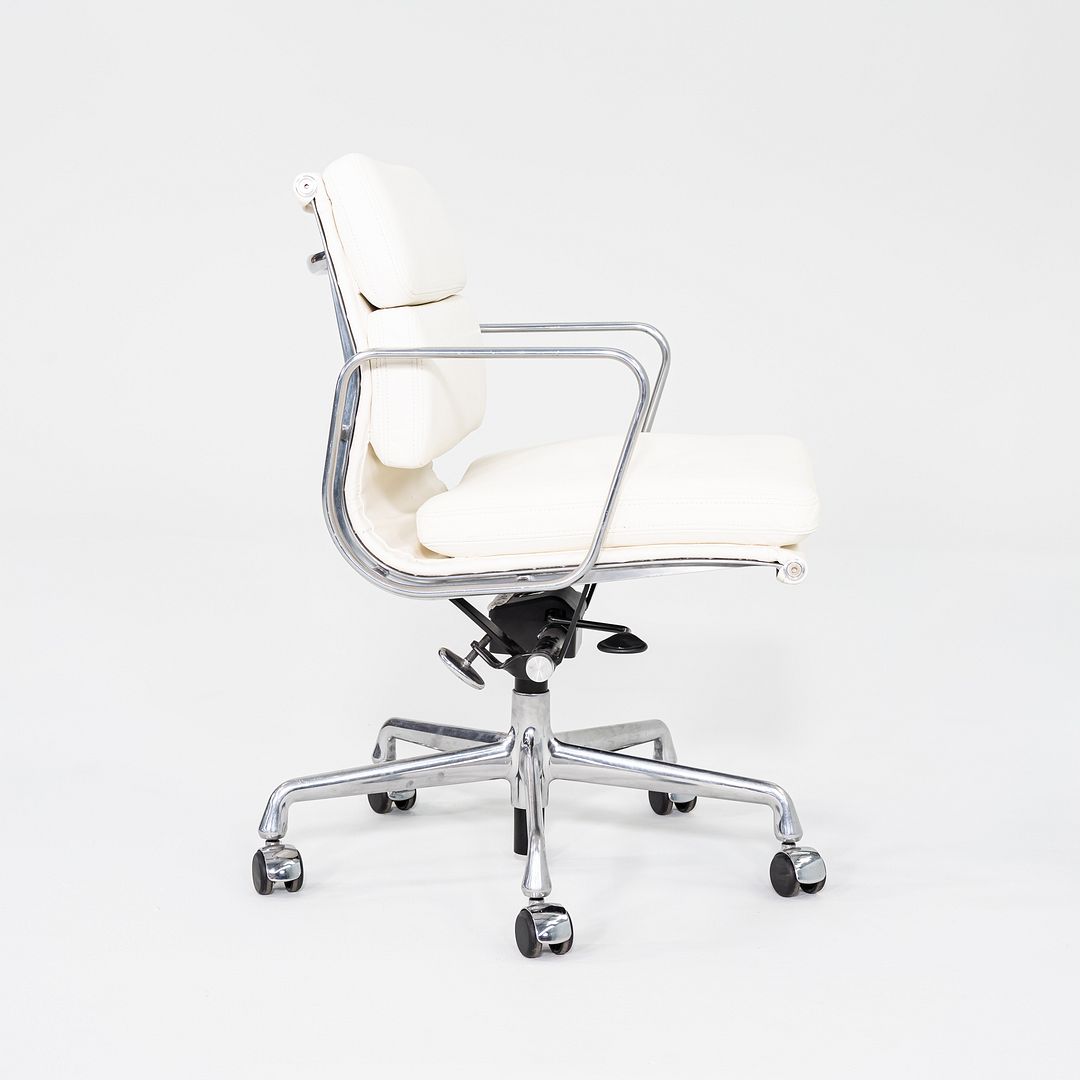 Soft Pad Management Chair, EA435