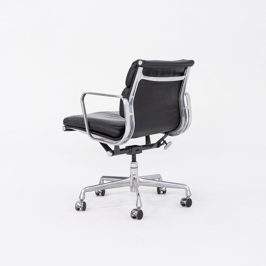 Soft Pad Management Chair, EA435