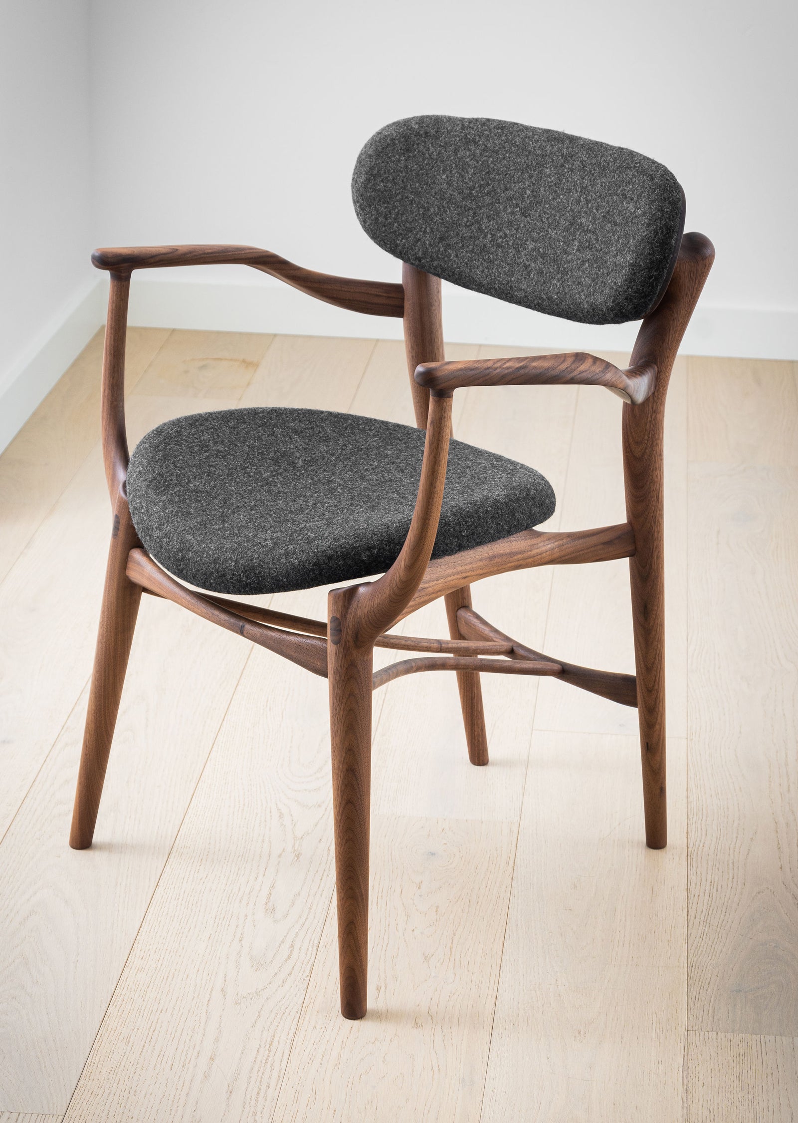 Fjoon Captain's Chair
