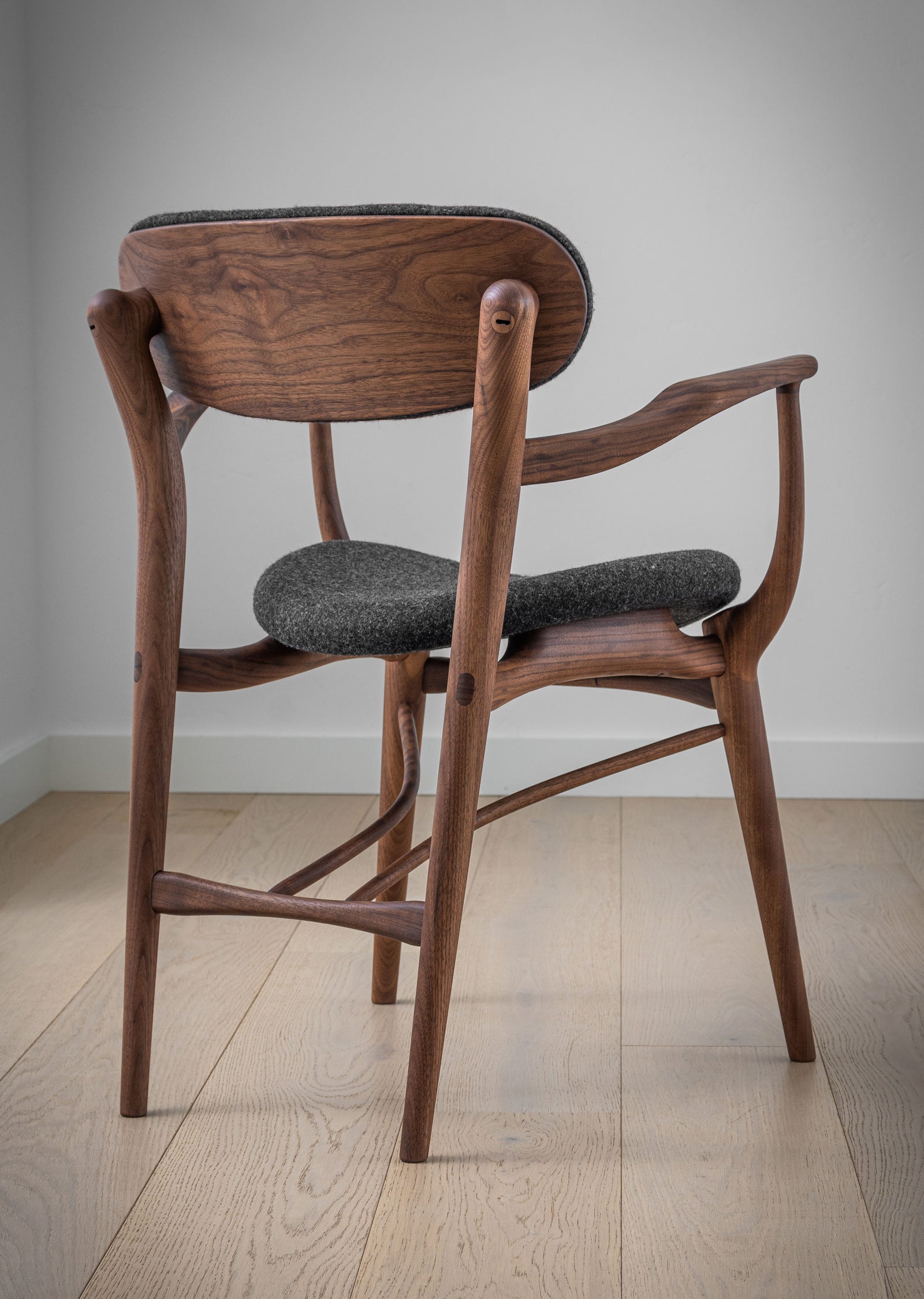 Fjoon Captain's Chair