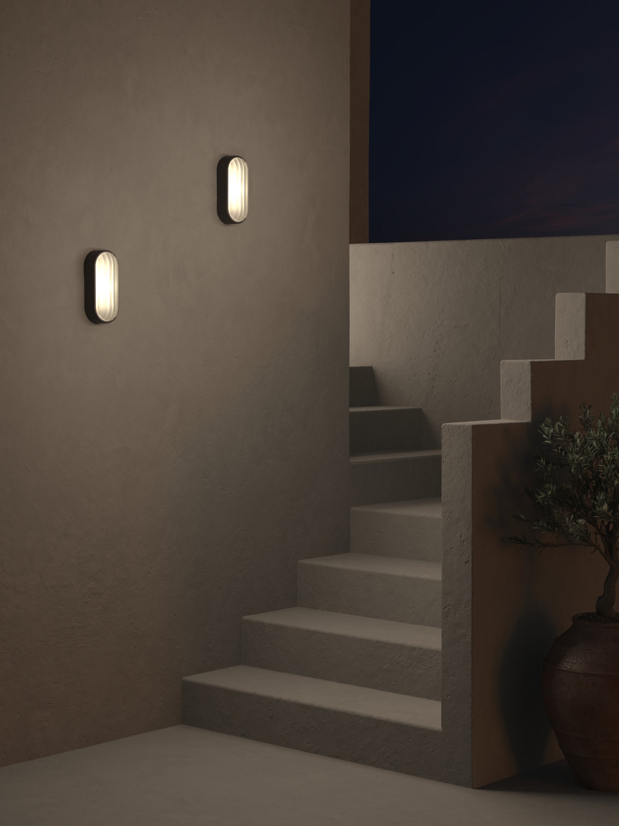 Montreal Oval Wall Lamp — Outdoor