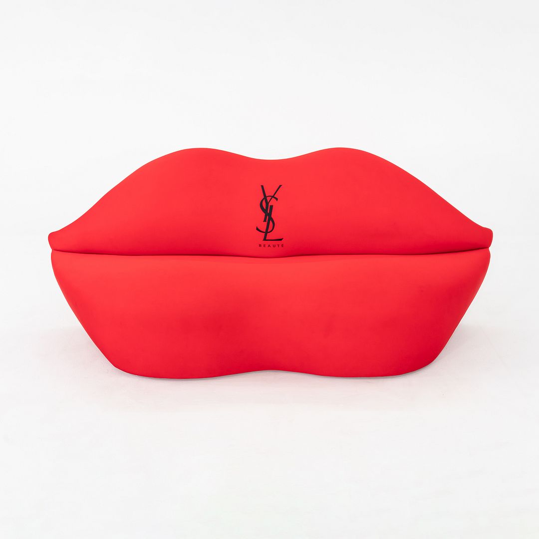 Lips Sofa