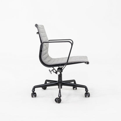 Aluminum Group Management Desk Chair, EA335