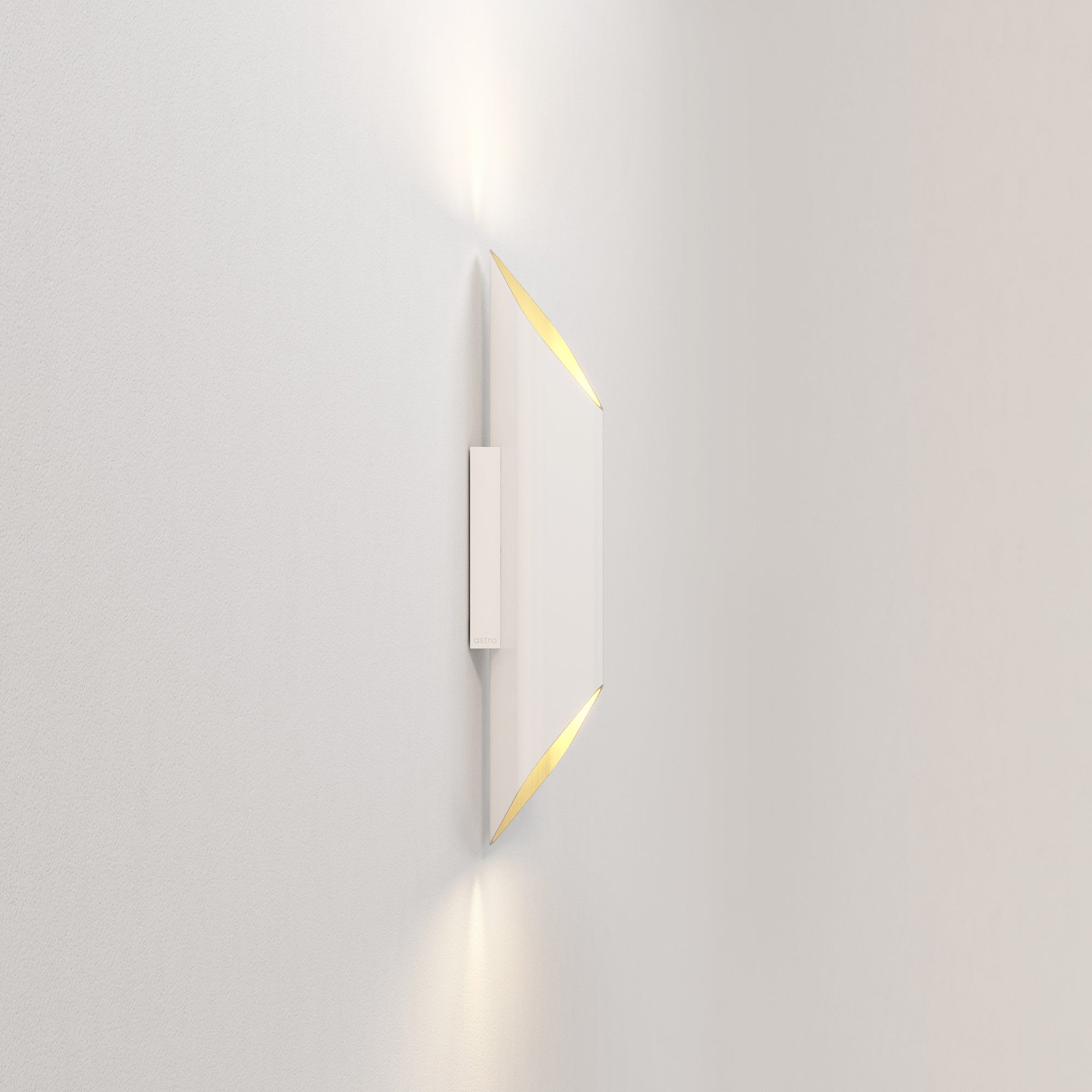 Ako Wall Lamp