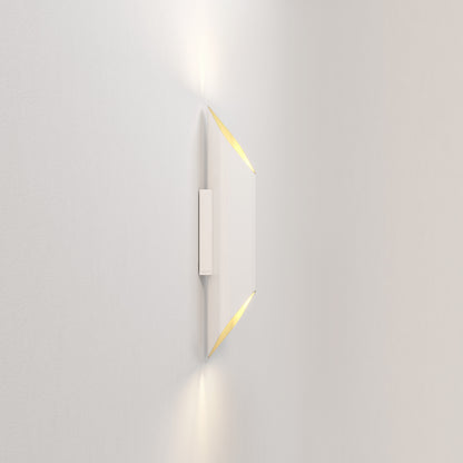 Ako Wall Lamp