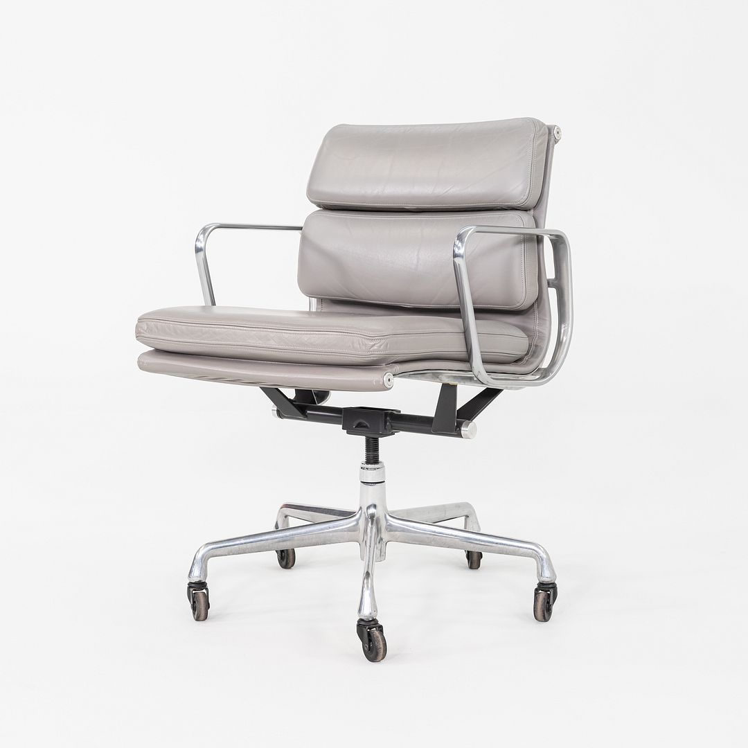 Soft Pad Management Chair, EA435