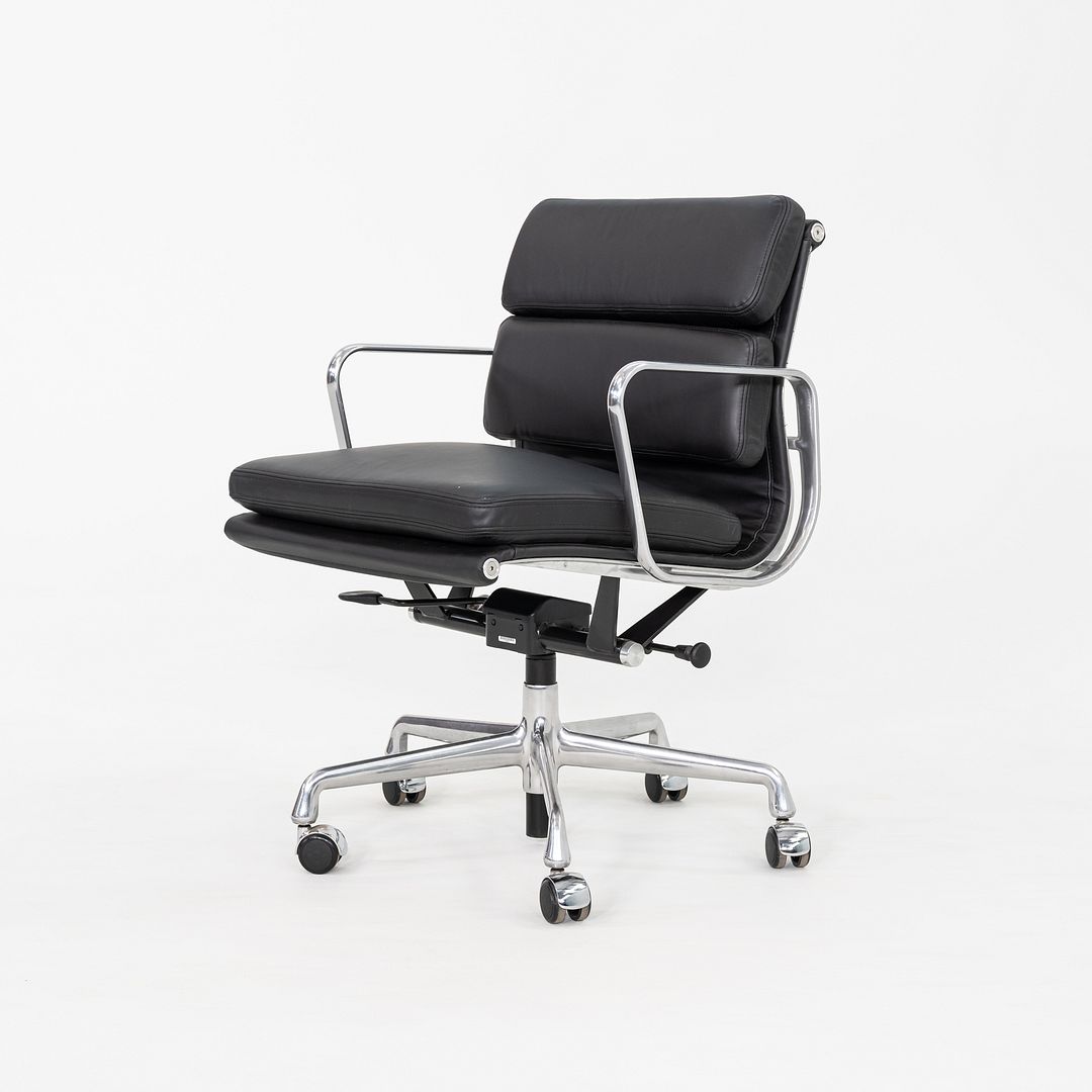Eames Soft Pad Management Chair, EA435