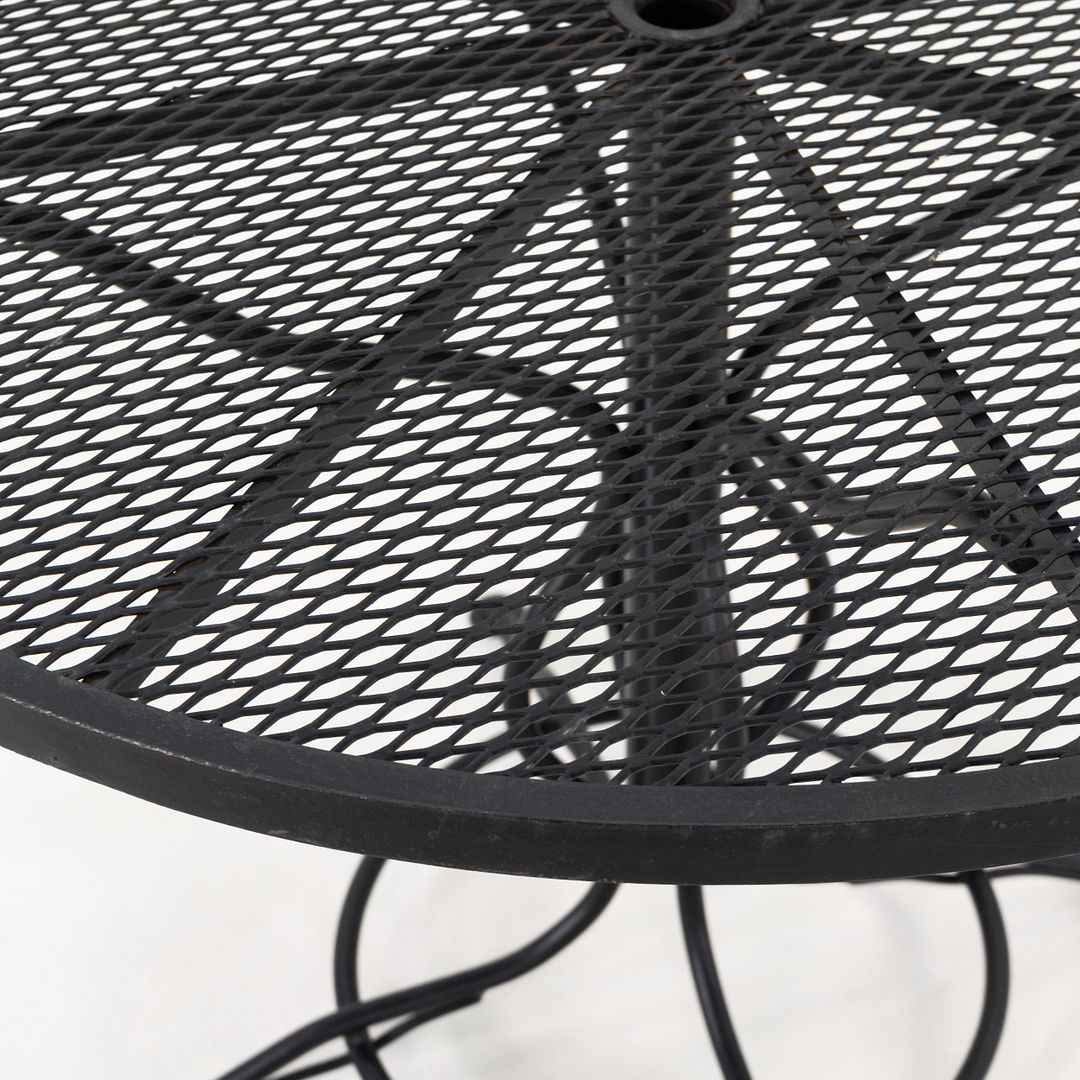 Briarwood Bistro Umbrella Table