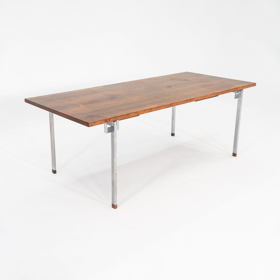 AT325 Desk