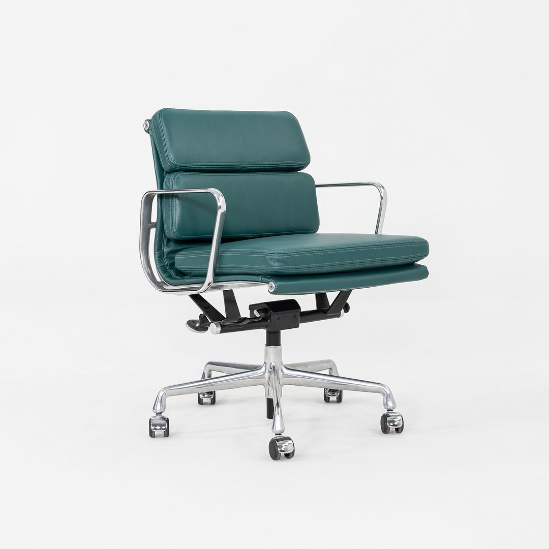 Soft Pad Management Chair, EA435