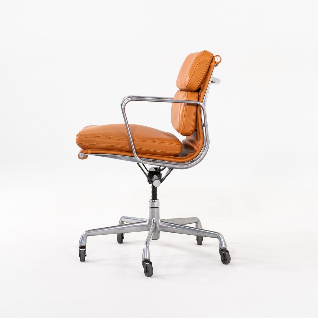 Soft Pad Management Chair, EA435