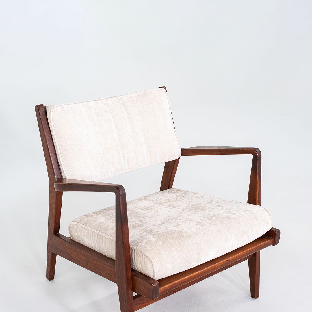 U-430 Lounge Chair