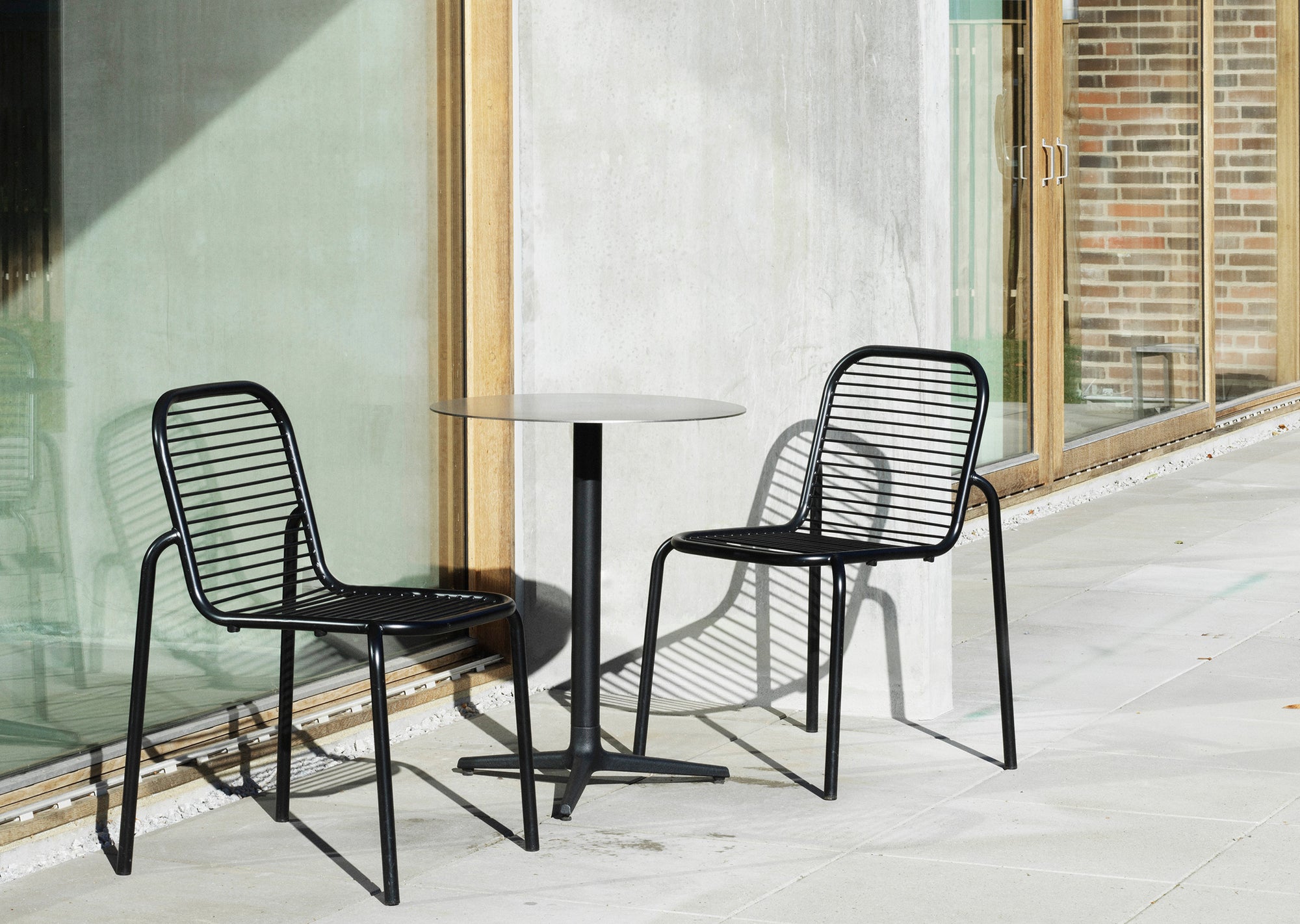 Allez Dining Table — 3 Legs