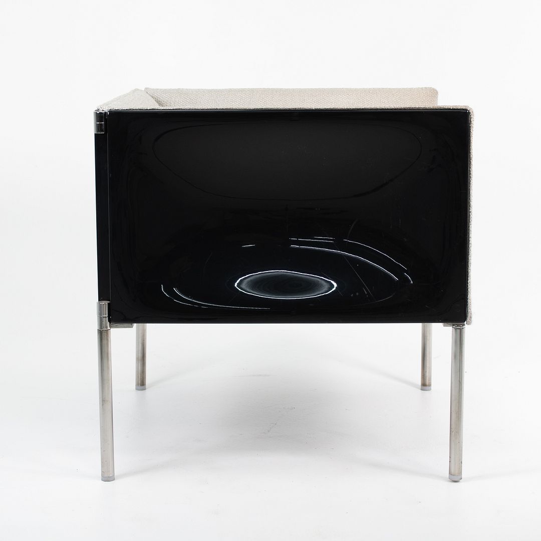 HO71 Hollow Armchair