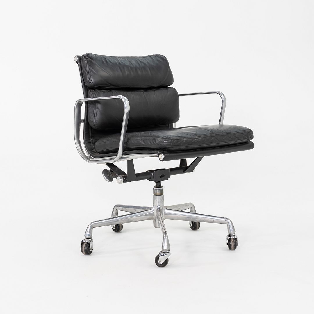 Soft Pad Management Chair, EA435