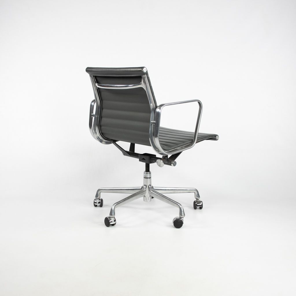 Aluminum Group Management Chair, EA335