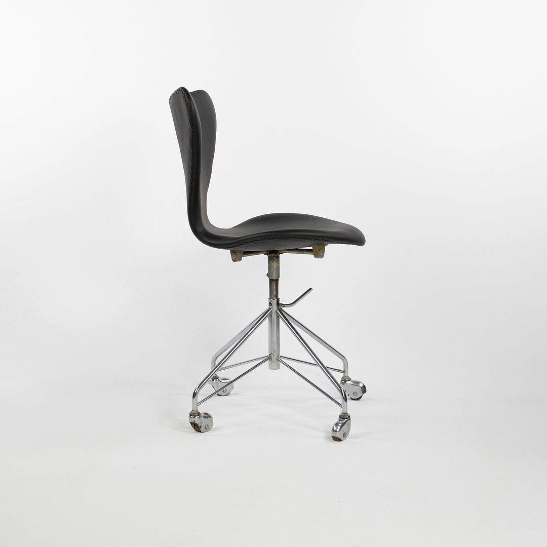 Series 7 Desk Chair, Model 3117