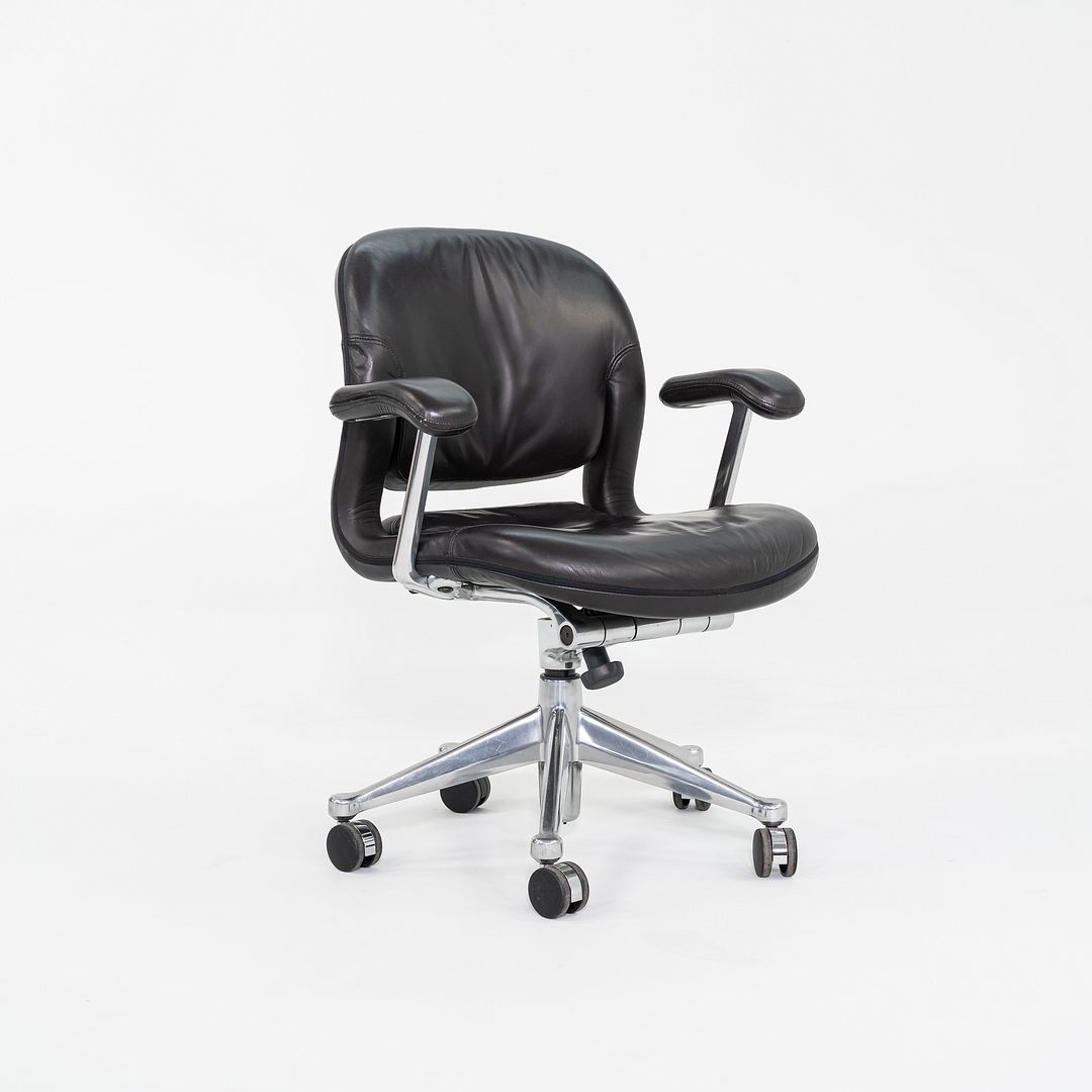Equa Chair