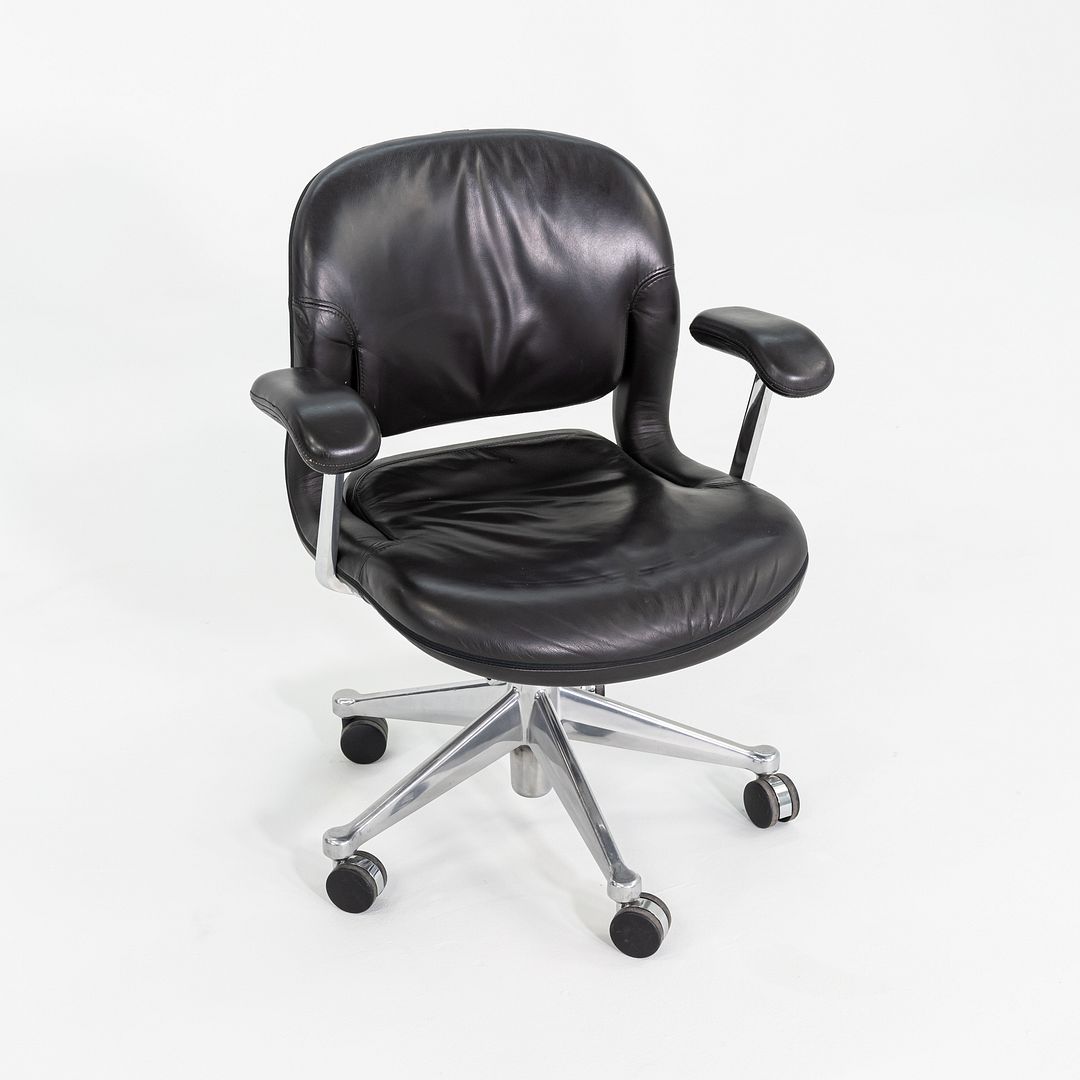 Equa Chair