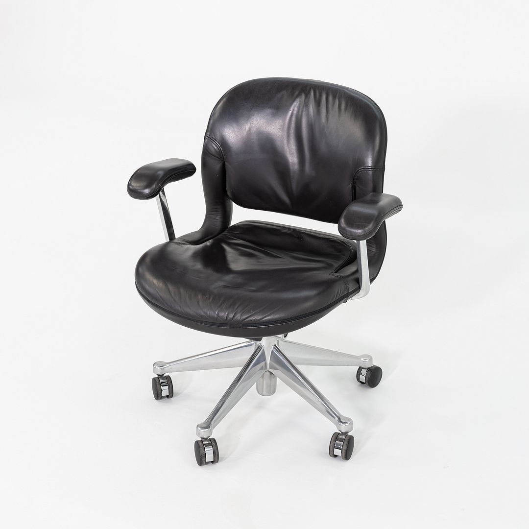 Equa Chair