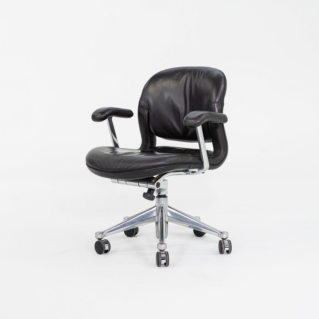 Equa Chair