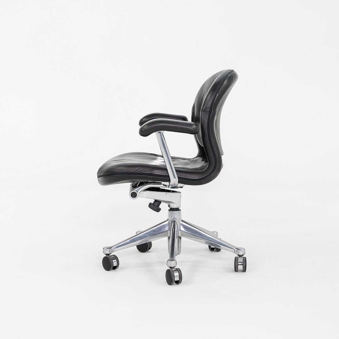 Equa Chair