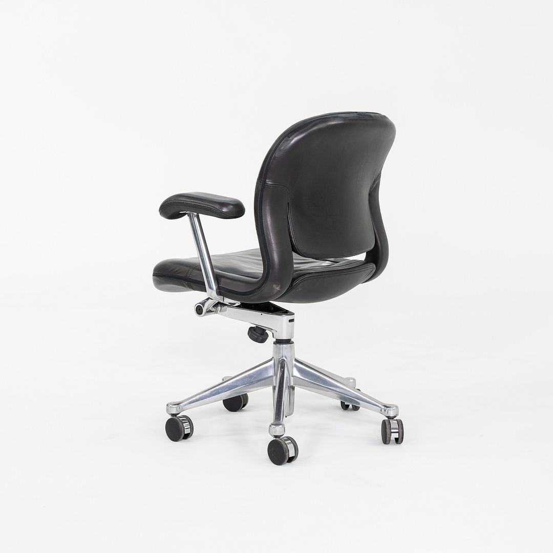 Equa Chair