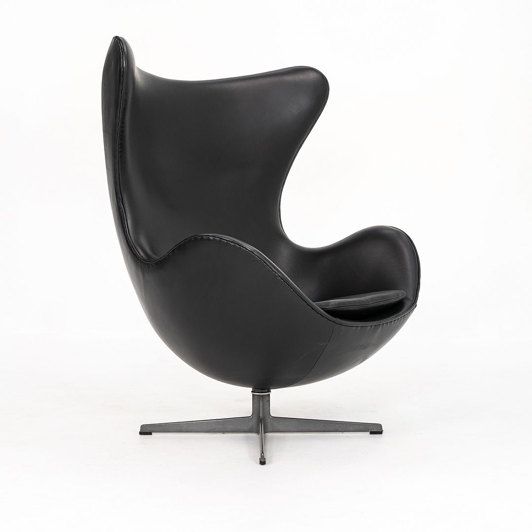 Egg Lounge Chair, Model 3316