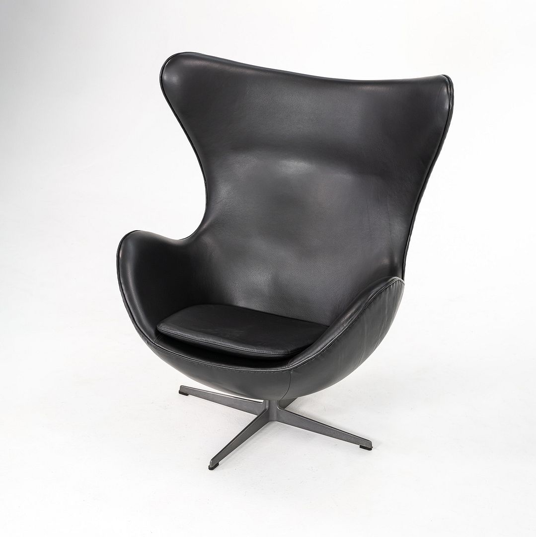 Egg Lounge Chair, Model 3316