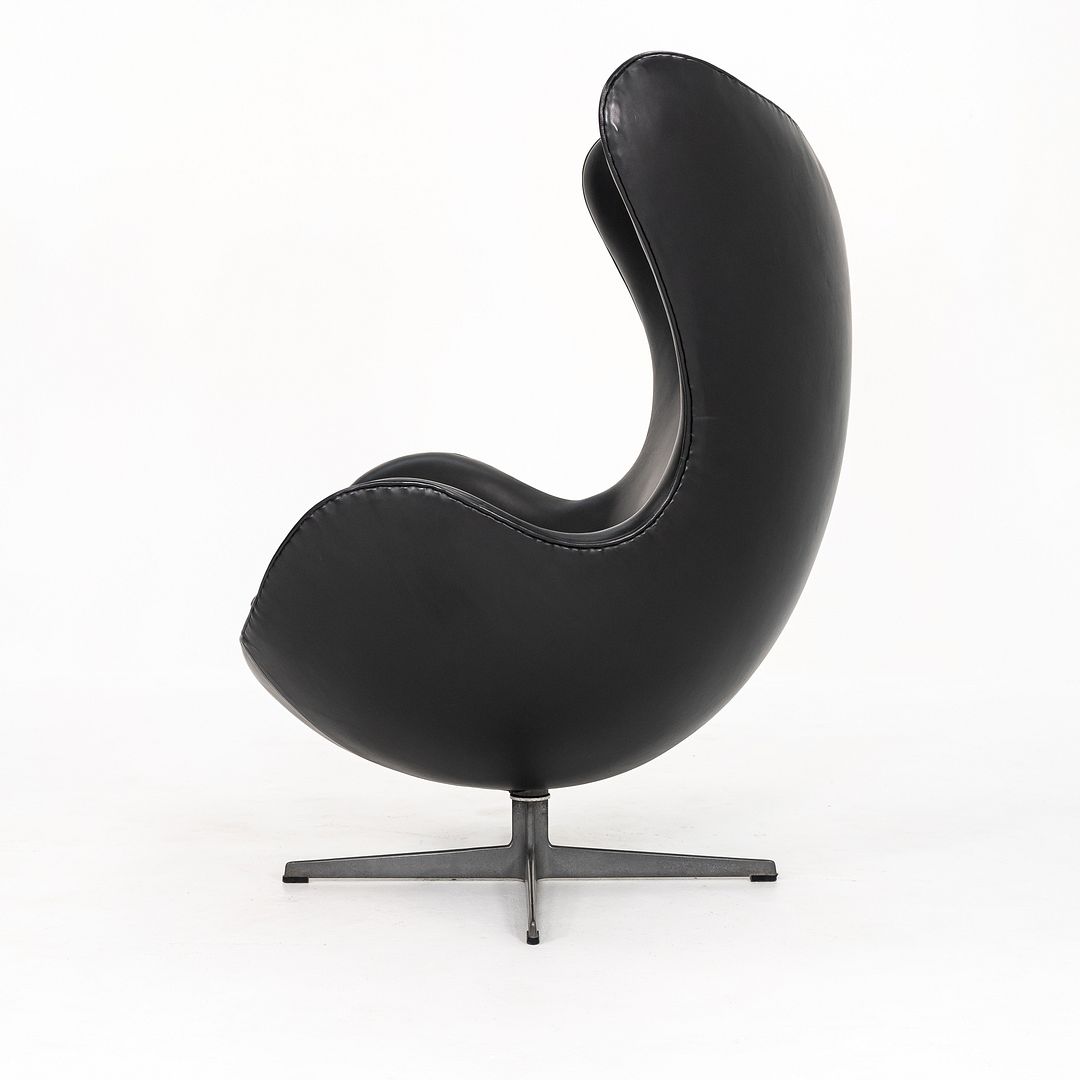 Egg Lounge Chair, Model 3316