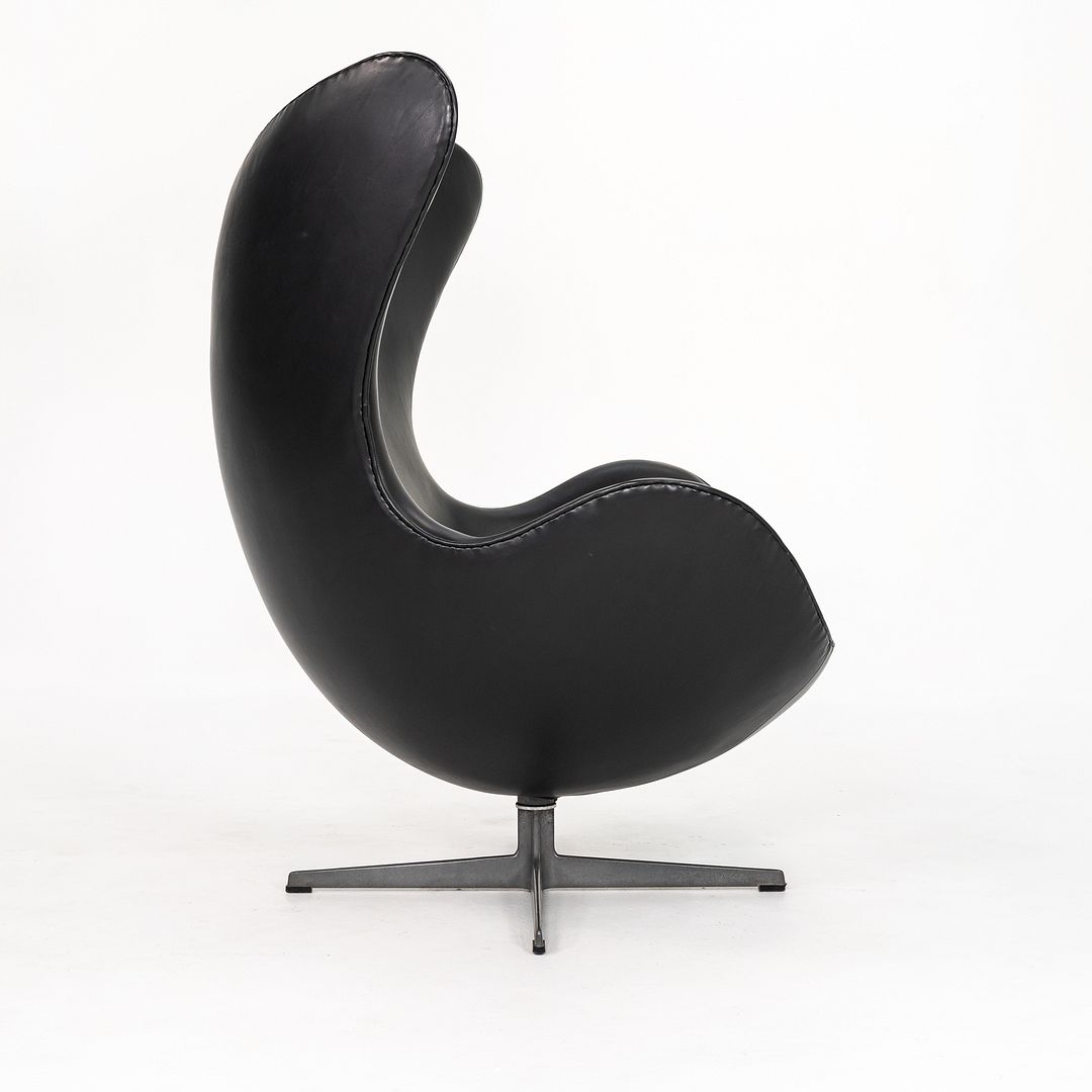 Egg Lounge Chair, Model 3316