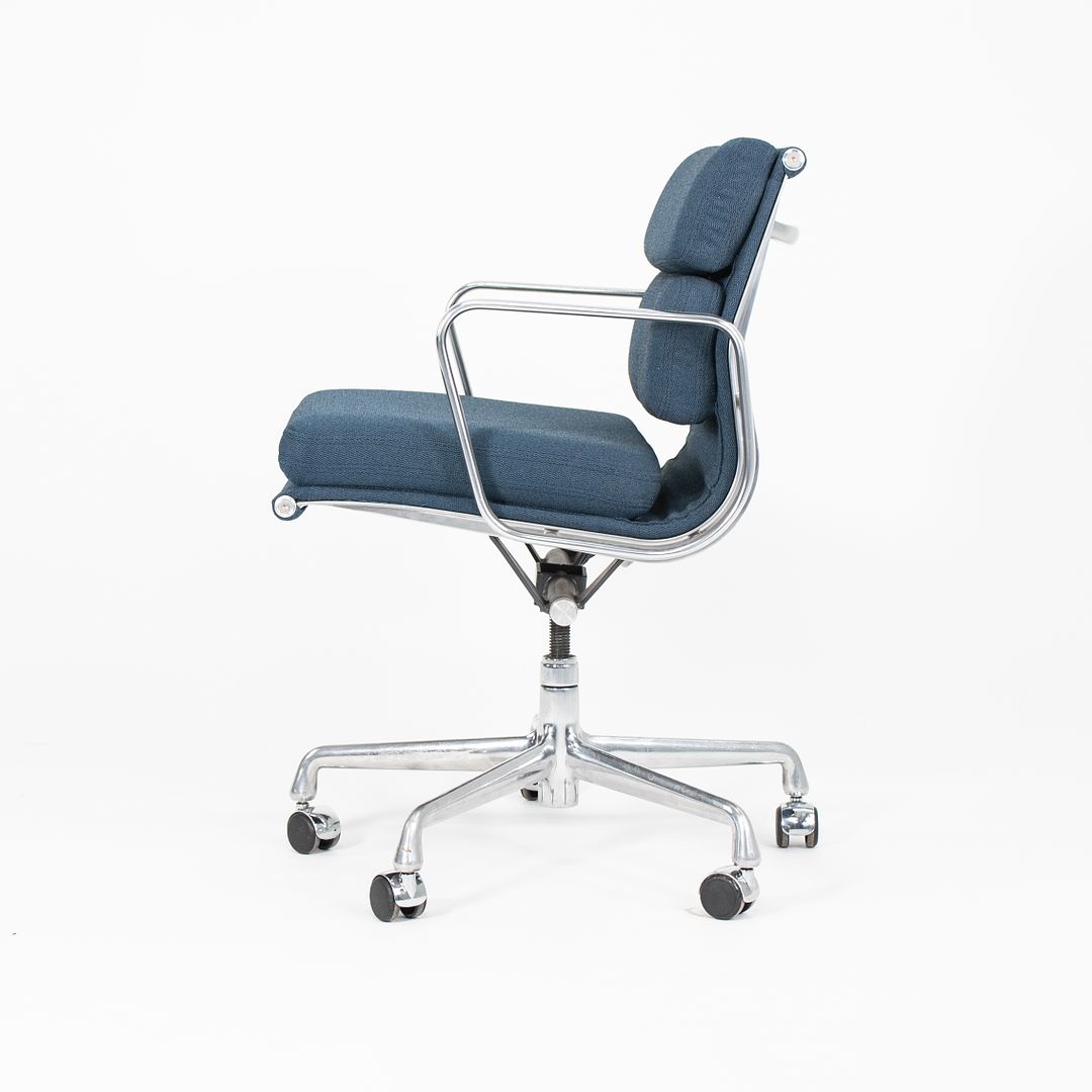 Soft Pad Management Chair, Model EA435