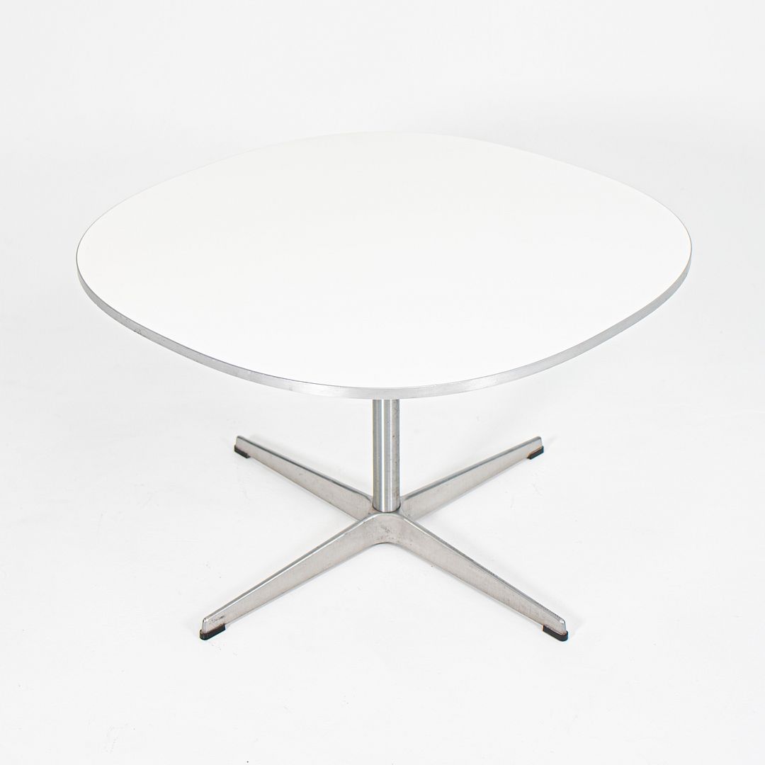 Super-Circular Table, Model A603