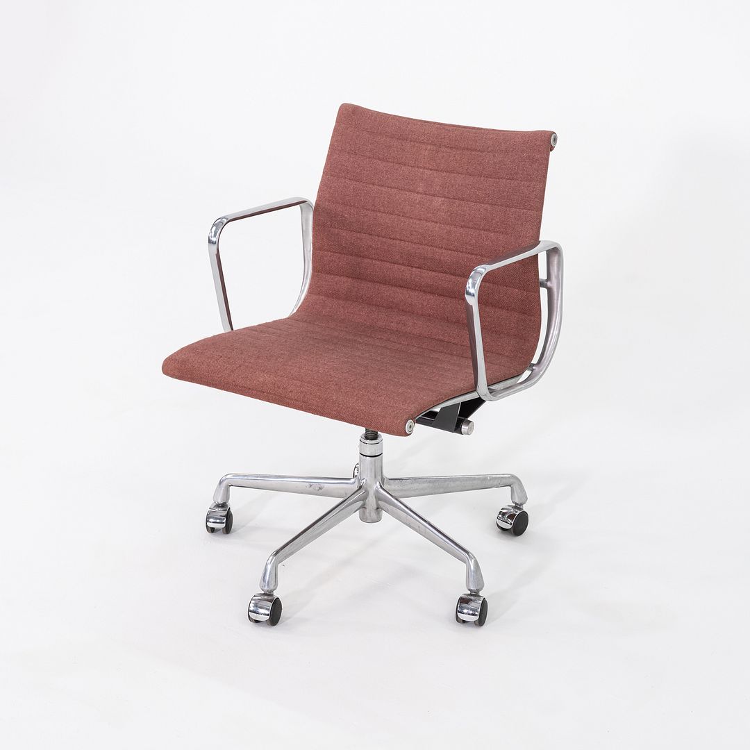 Eames Aluminum Group Management Desk Chair, Model EA335