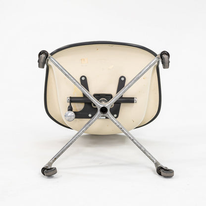 Arm Shell Chair, Model EC434