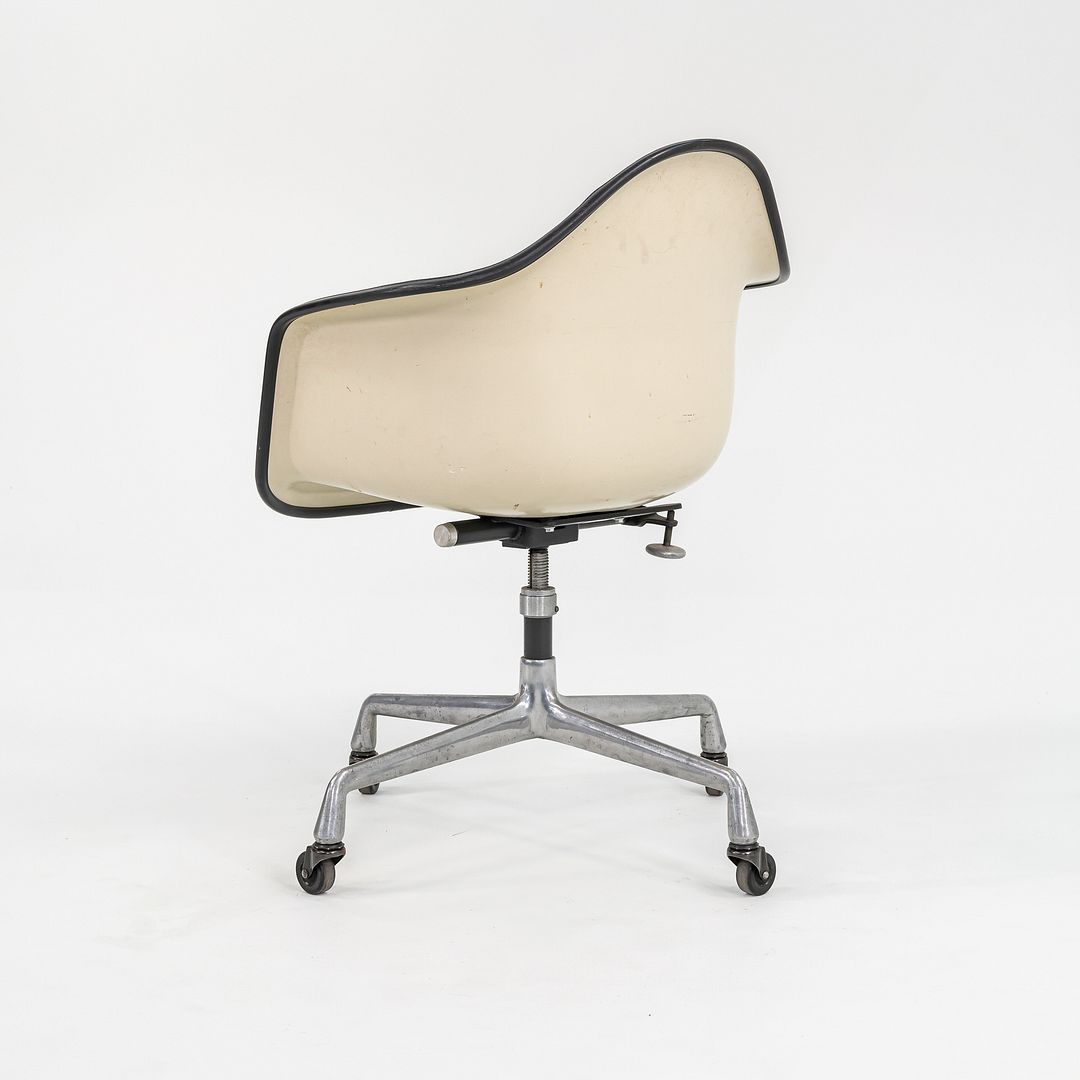Arm Shell Chair, Model EC434