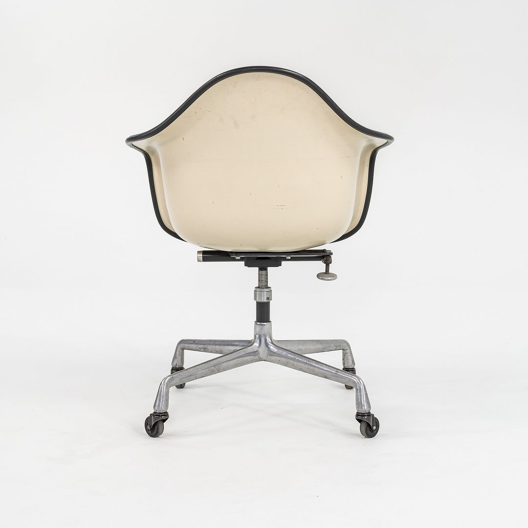 Arm Shell Chair, Model EC434