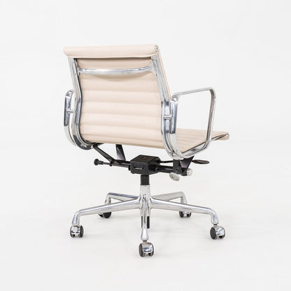 Aluminum Group Management Desk Chair, Model EA335