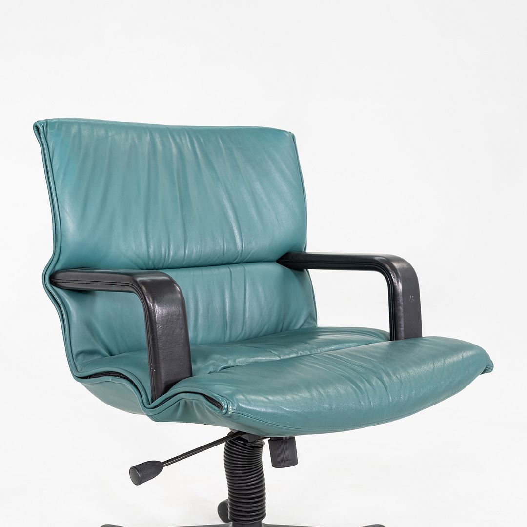 735 Desk Chair