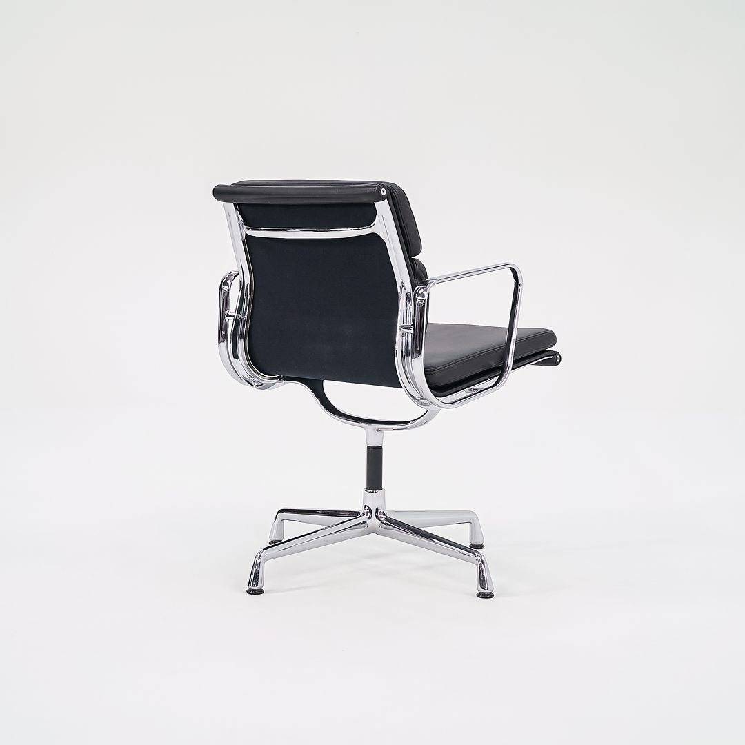 Eames Soft Pad Management Chair