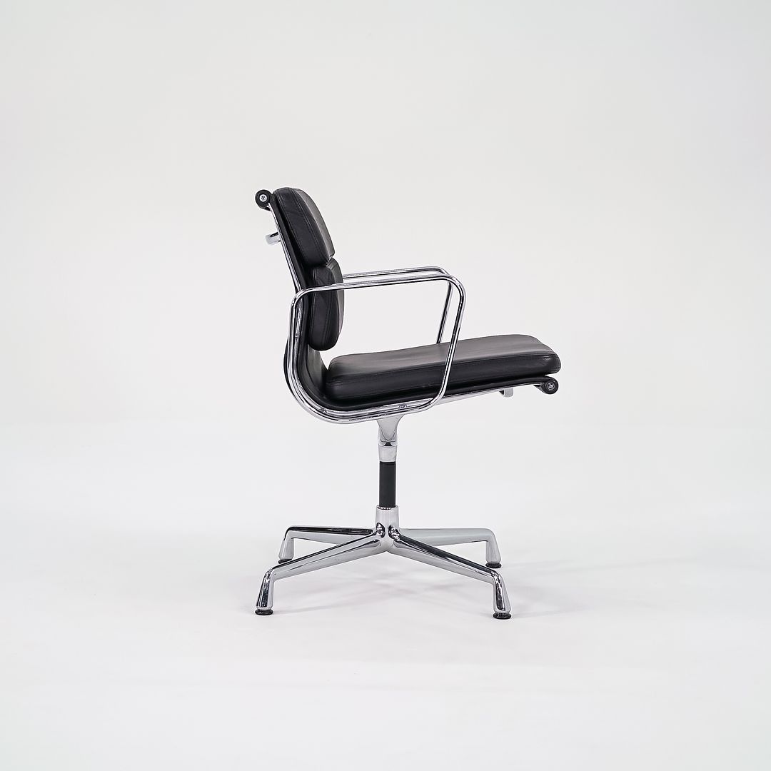 Eames Soft Pad Management Chair