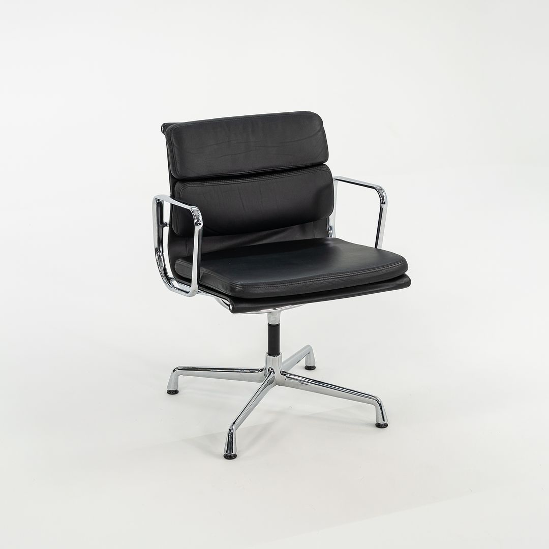 Eames Soft Pad Management Chair