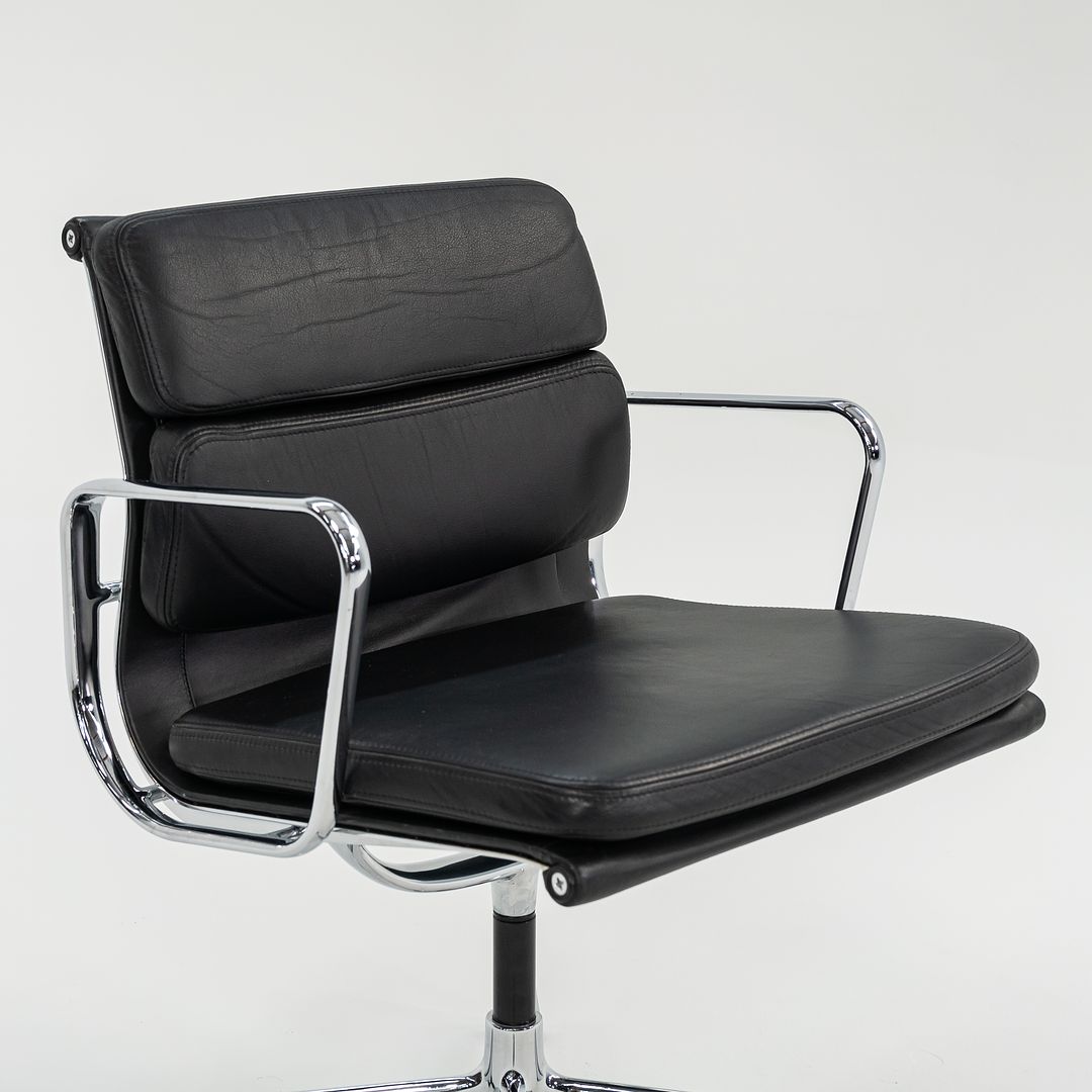 Eames Soft Pad Management Chair