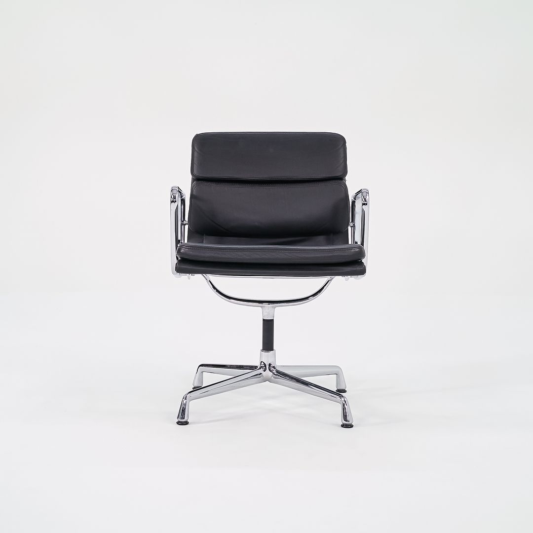 Eames Soft Pad Management Chair